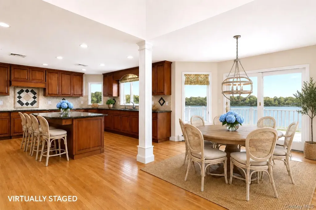17 Youngs Lane Setauket NY 11733