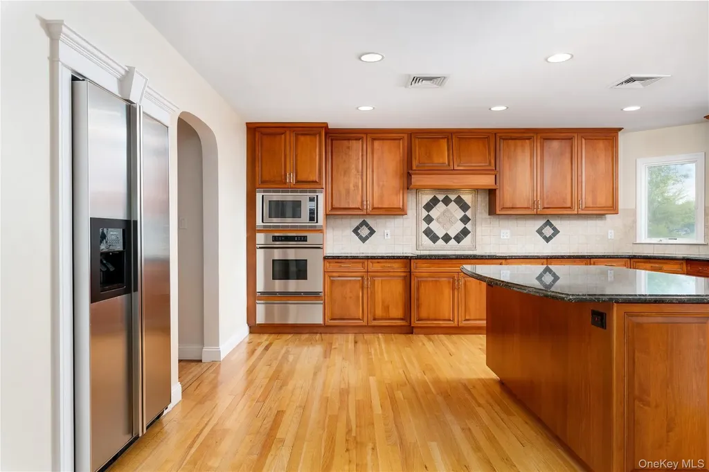 17 Youngs Lane Setauket NY 11733