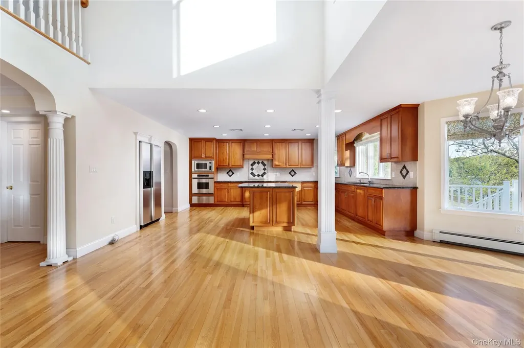 17 Youngs Lane Setauket NY 11733