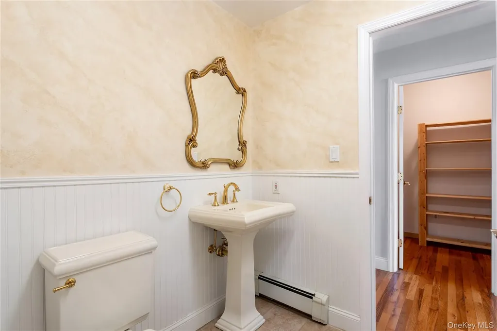 17 Youngs Lane Setauket NY 11733