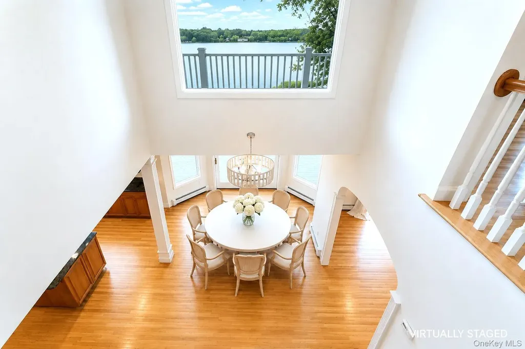 17 Youngs Lane Setauket NY 11733