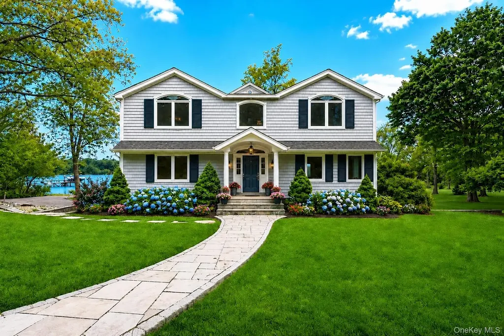 17 Youngs Lane Setauket NY 11733