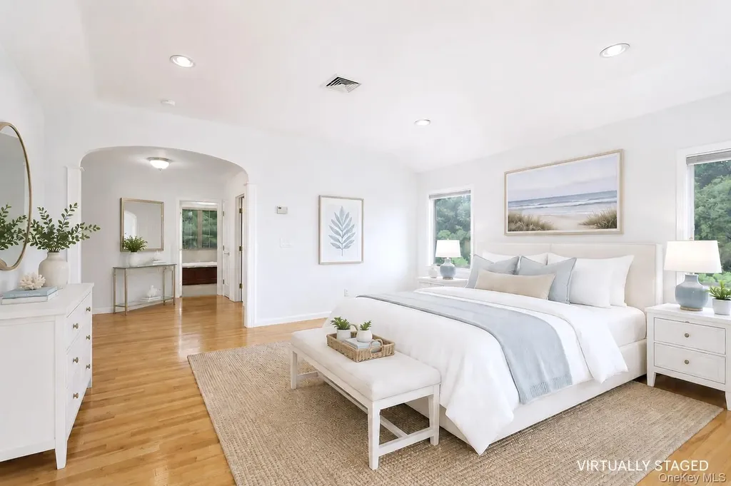 17 Youngs Lane Setauket NY 11733