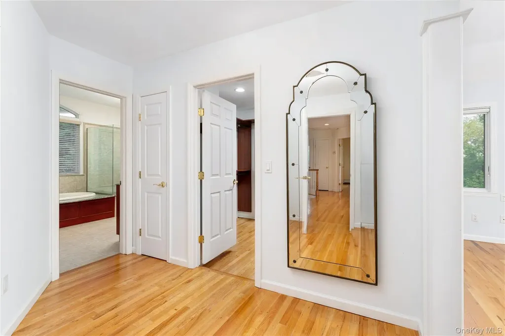 17 Youngs Lane Setauket NY 11733
