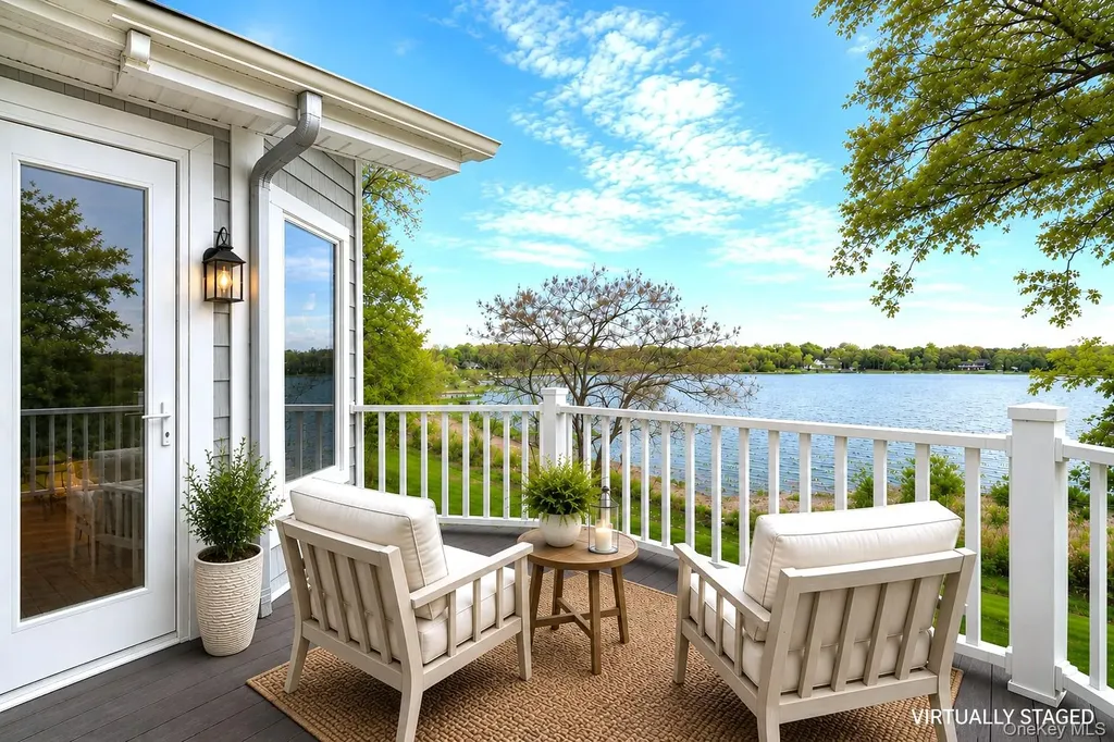 17 Youngs Lane Setauket NY 11733