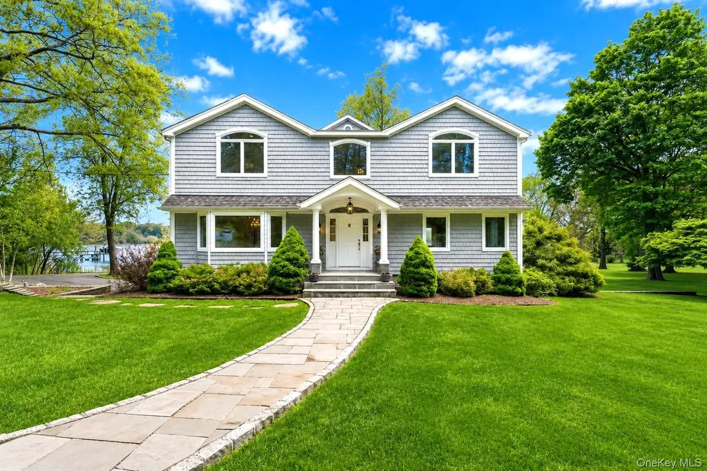 17 Youngs Lane Setauket NY 11733