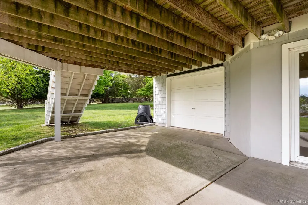 17 Youngs Lane Setauket NY 11733