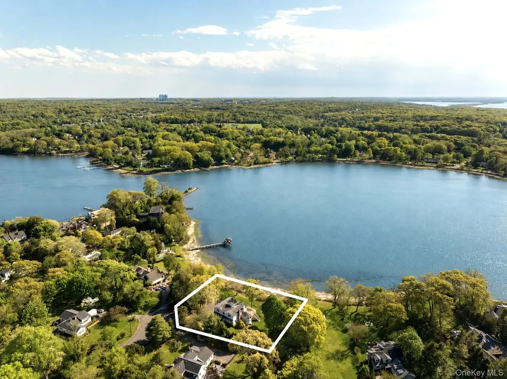 17 Youngs Lane Setauket NY 11733