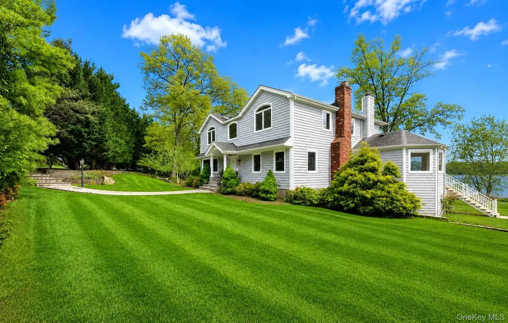 17 Youngs Lane Setauket NY 11733