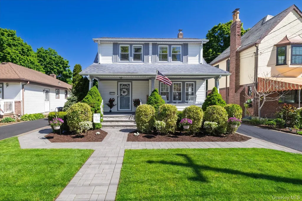 43 Nassau Boulevard Malverne NY 11565