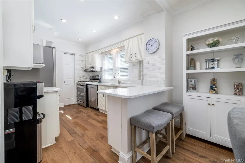 43 Nassau Boulevard Malverne NY 11565