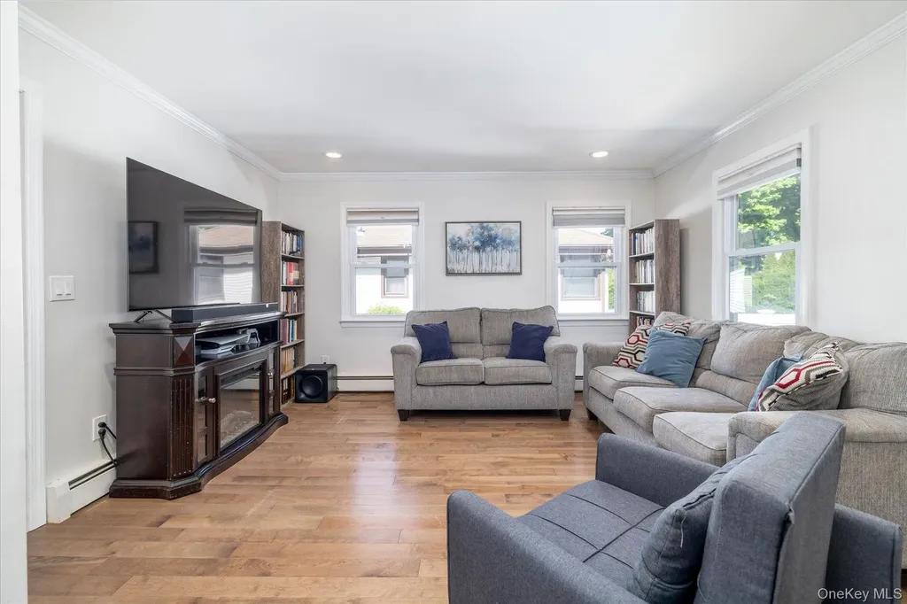 43 Nassau Boulevard Malverne NY 11565