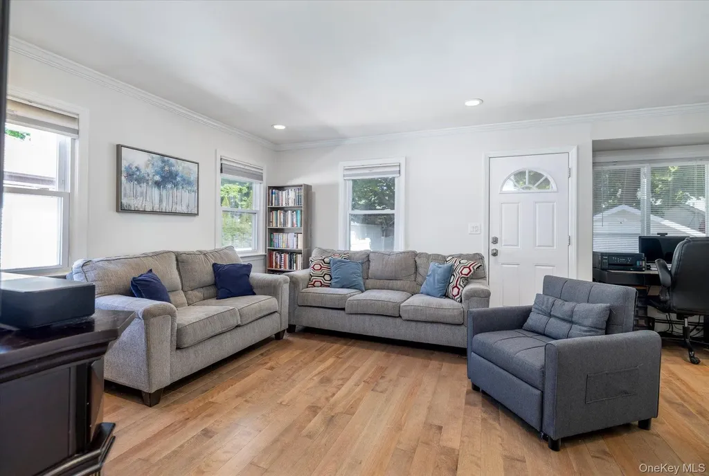 43 Nassau Boulevard Malverne NY 11565