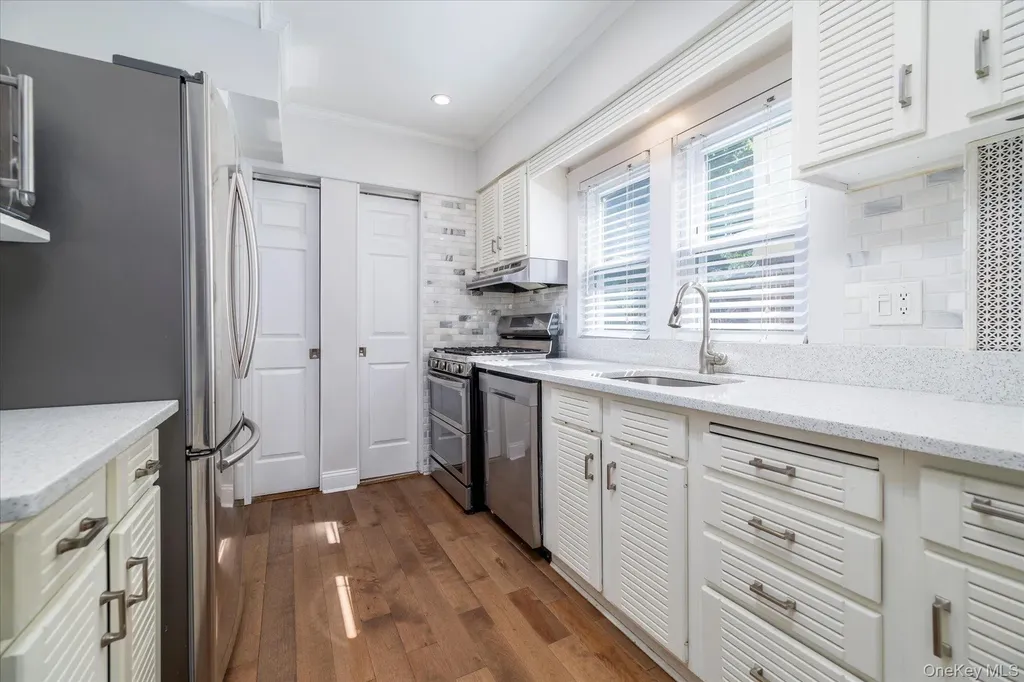 43 Nassau Boulevard Malverne NY 11565