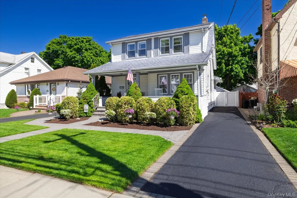 43 Nassau Boulevard Malverne NY 11565