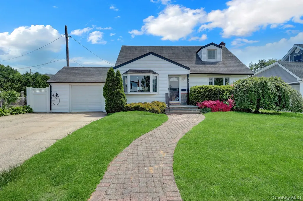 2718 Rowehl Drive East Meadow NY 11554