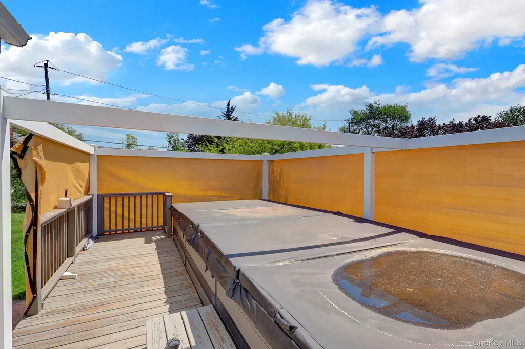 2718 Rowehl Drive East Meadow NY 11554
