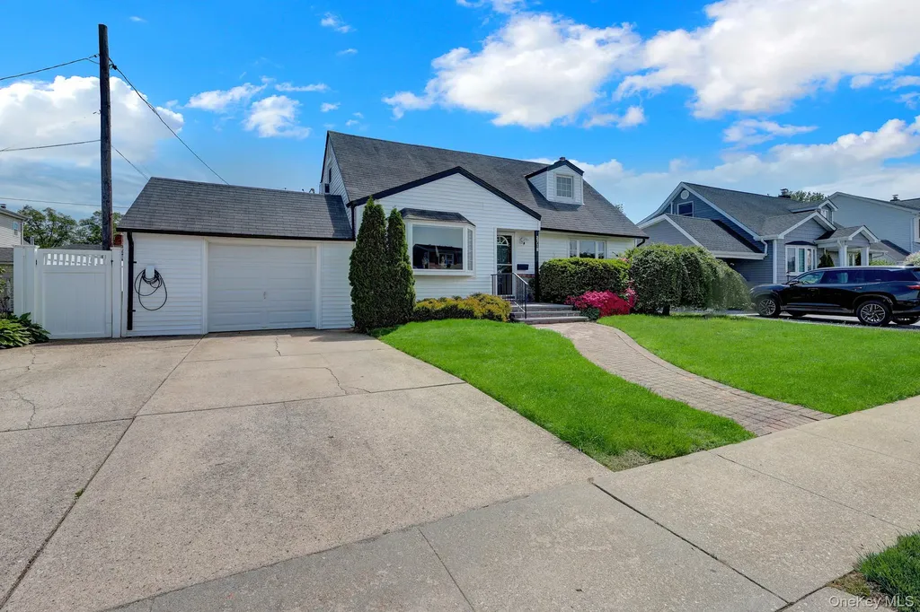 2718 Rowehl Drive East Meadow NY 11554