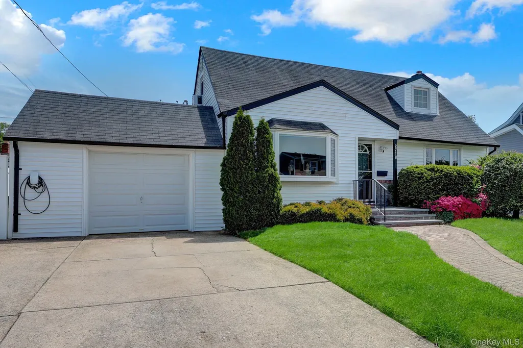 2718 Rowehl Drive East Meadow NY 11554