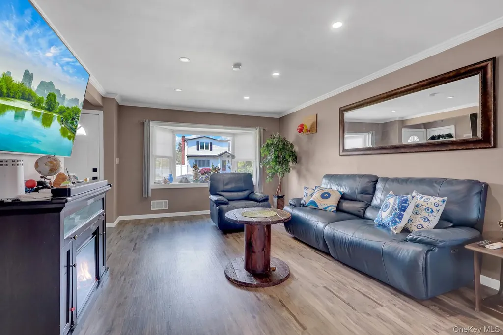 2718 Rowehl Drive East Meadow NY 11554