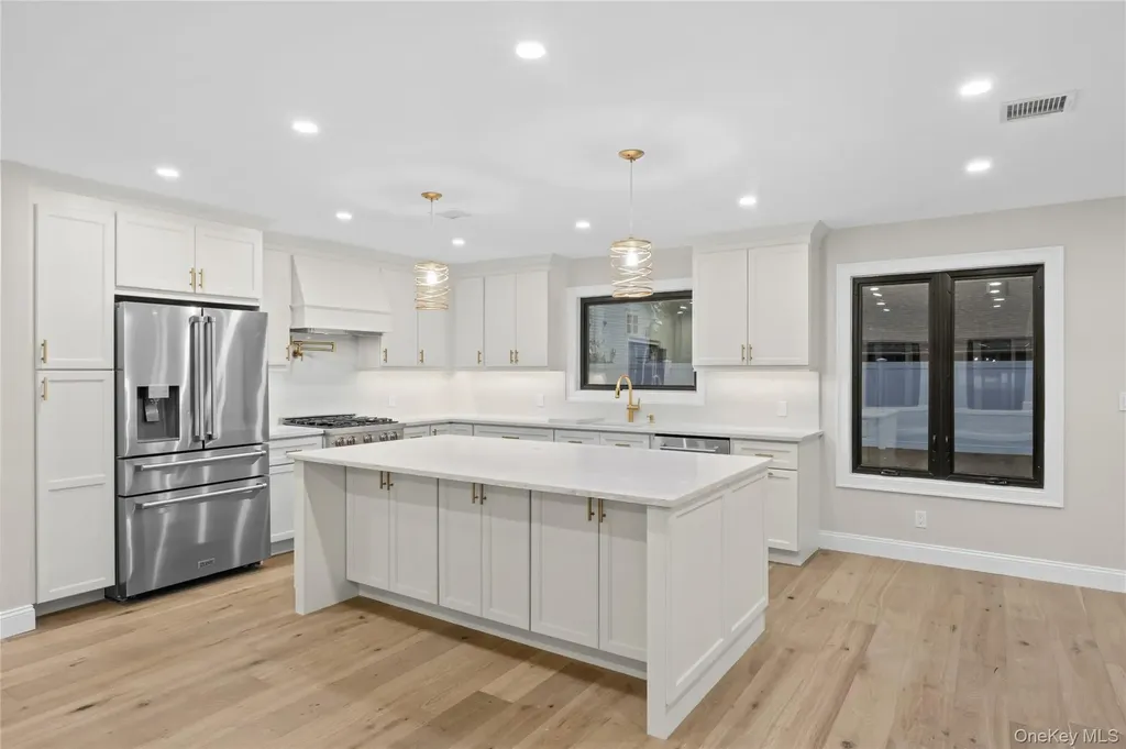 11 Ranch Place Merrick NY 11566