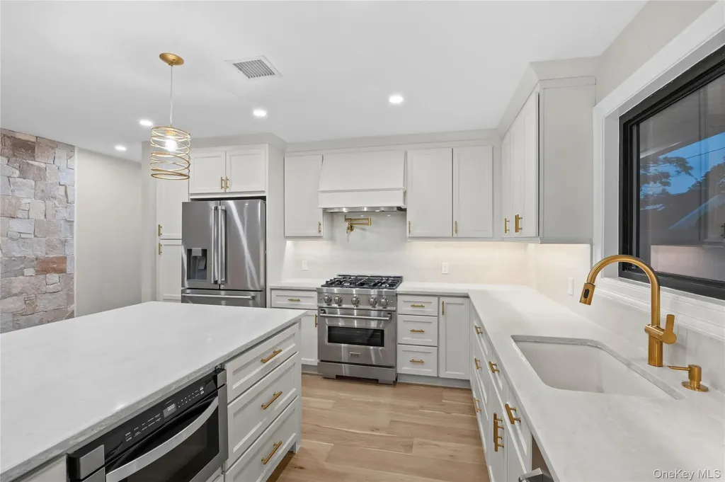 11 Ranch Place Merrick NY 11566