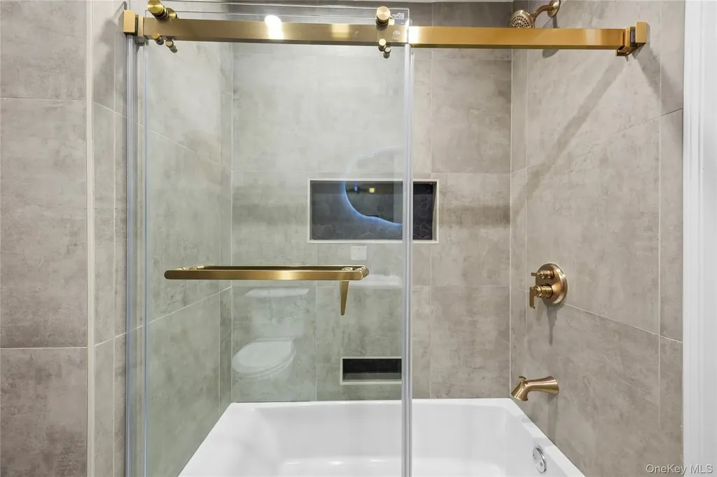 11 Ranch Place Merrick NY 11566