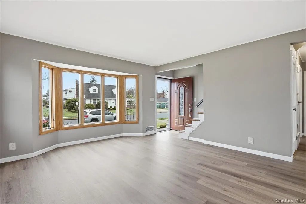 34 Park Circle W New Hyde Park NY 11040
