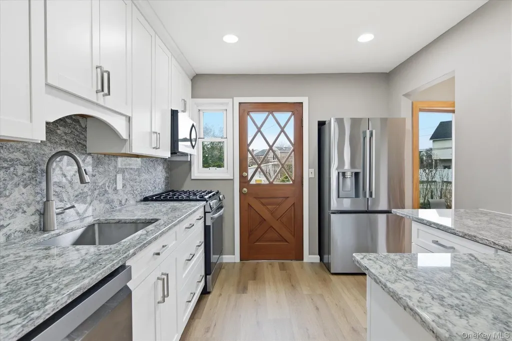 34 Park Circle W New Hyde Park NY 11040
