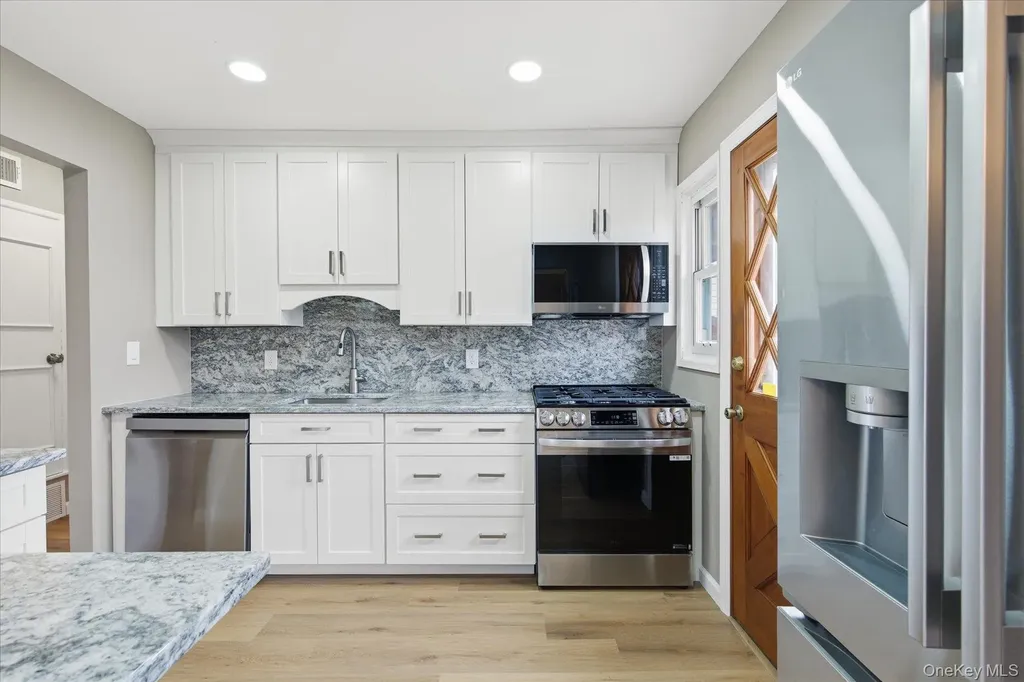 34 Park Circle W New Hyde Park NY 11040