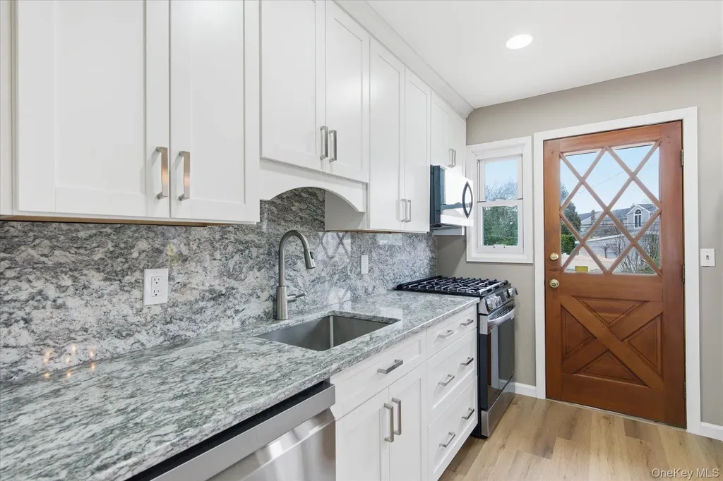 34 Park Circle W New Hyde Park NY 11040