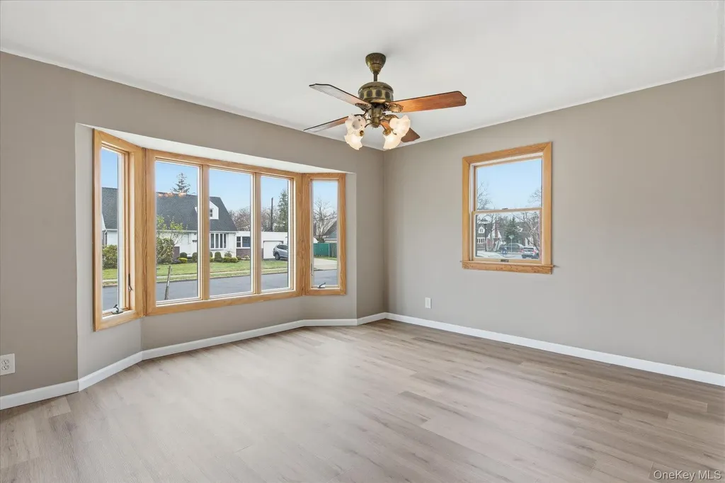 34 Park Circle W New Hyde Park NY 11040