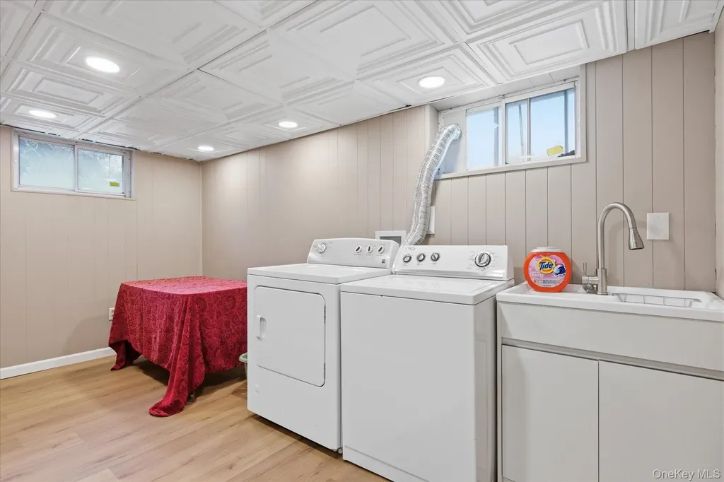 34 Park Circle W New Hyde Park NY 11040