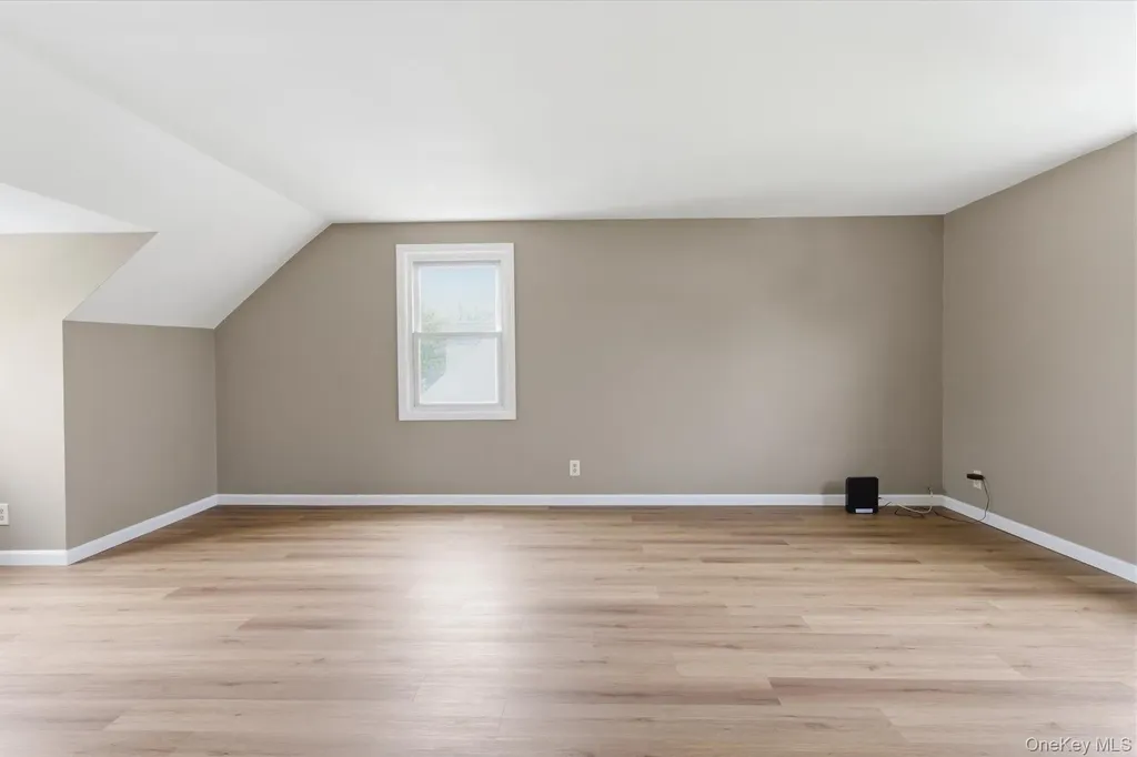 34 Park Circle W New Hyde Park NY 11040