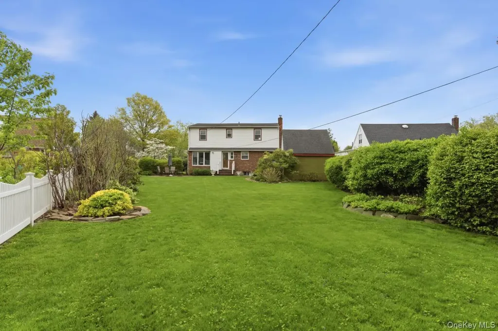 34 Park Circle W New Hyde Park NY 11040