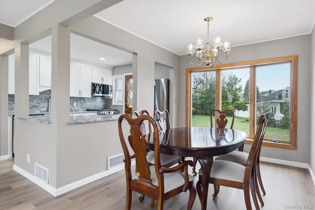 34 Park Circle W New Hyde Park NY 11040