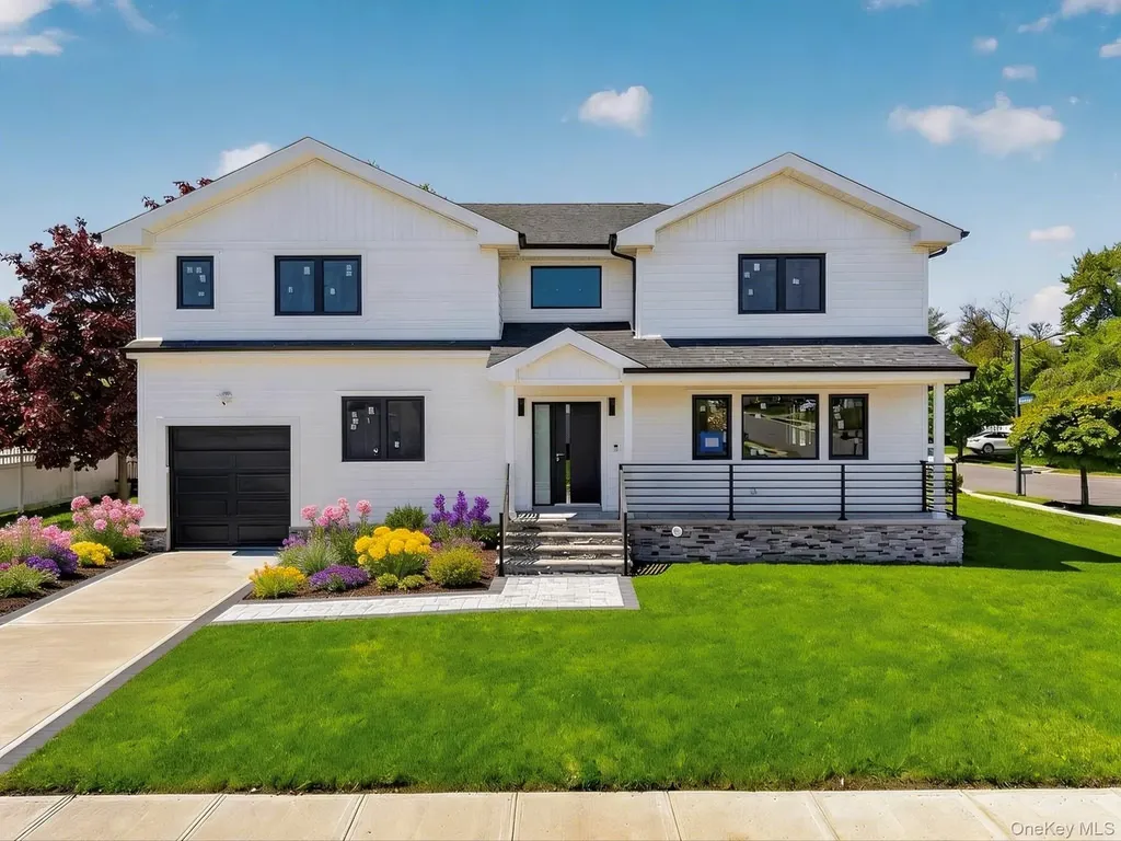 2 Lee Place Old Bethpage NY 11804