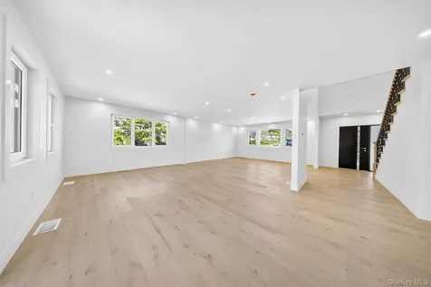 2 Lee Place Old Bethpage NY 11804