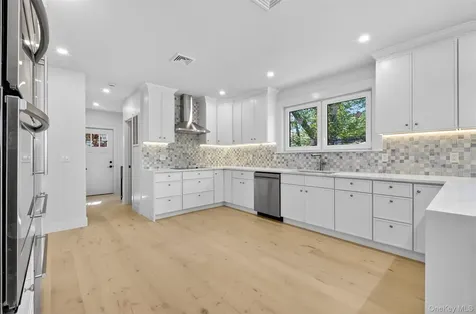2 Lee Place Old Bethpage NY 11804