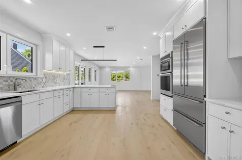 2 Lee Place Old Bethpage NY 11804