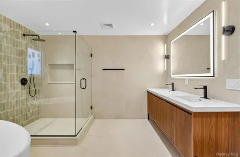 2 Lee Place Old Bethpage NY 11804