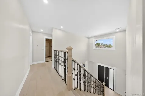 2 Lee Place Old Bethpage NY 11804
