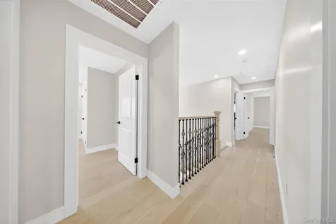 2 Lee Place Old Bethpage NY 11804