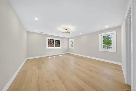 2 Lee Place Old Bethpage NY 11804