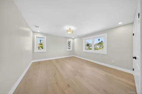 2 Lee Place Old Bethpage NY 11804