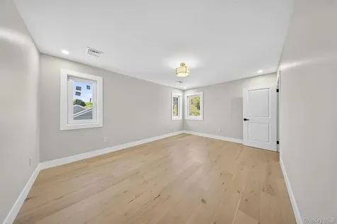 2 Lee Place Old Bethpage NY 11804