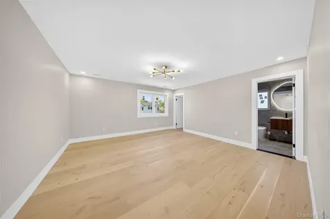 2 Lee Place Old Bethpage NY 11804