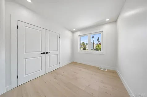 2 Lee Place Old Bethpage NY 11804