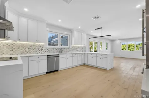 2 Lee Place Old Bethpage NY 11804