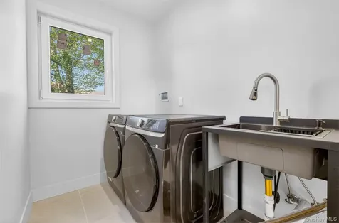 2 Lee Place Old Bethpage NY 11804